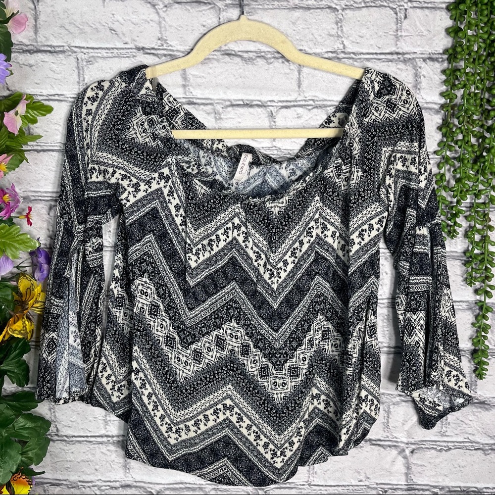 [3/$30solemio Abstract Printed Flutter Sleeve Blo… - image 3